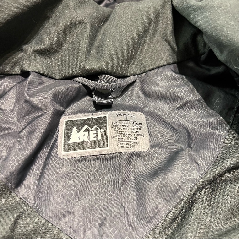 REI Belltown Women’s Rain Jacket Size Small - Picture 5 of 8